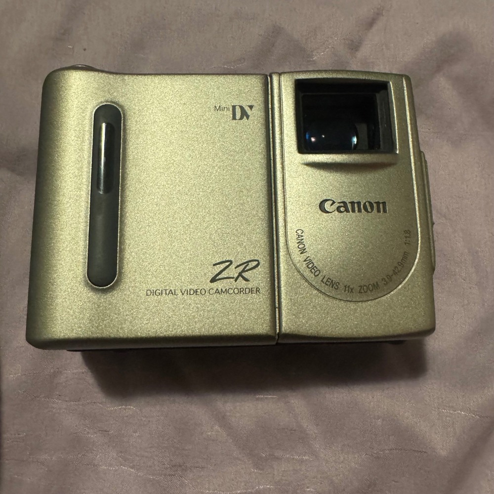 Canon ZR Mini DV Digital Video Camcorder Silver 11x Zoom Made in Japan UNTESTED.